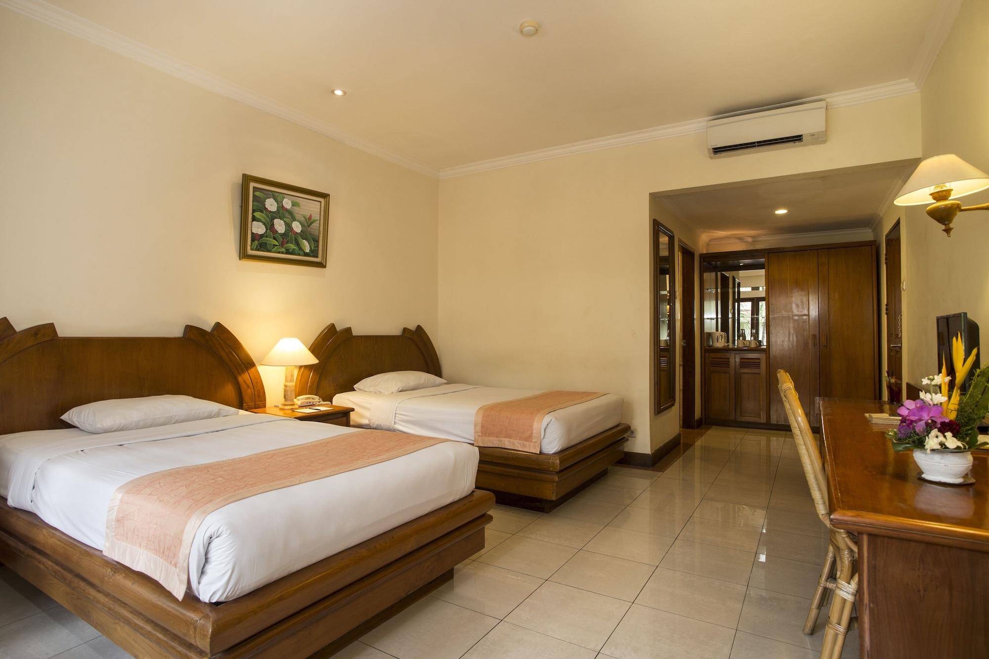 Hotel Parigata And